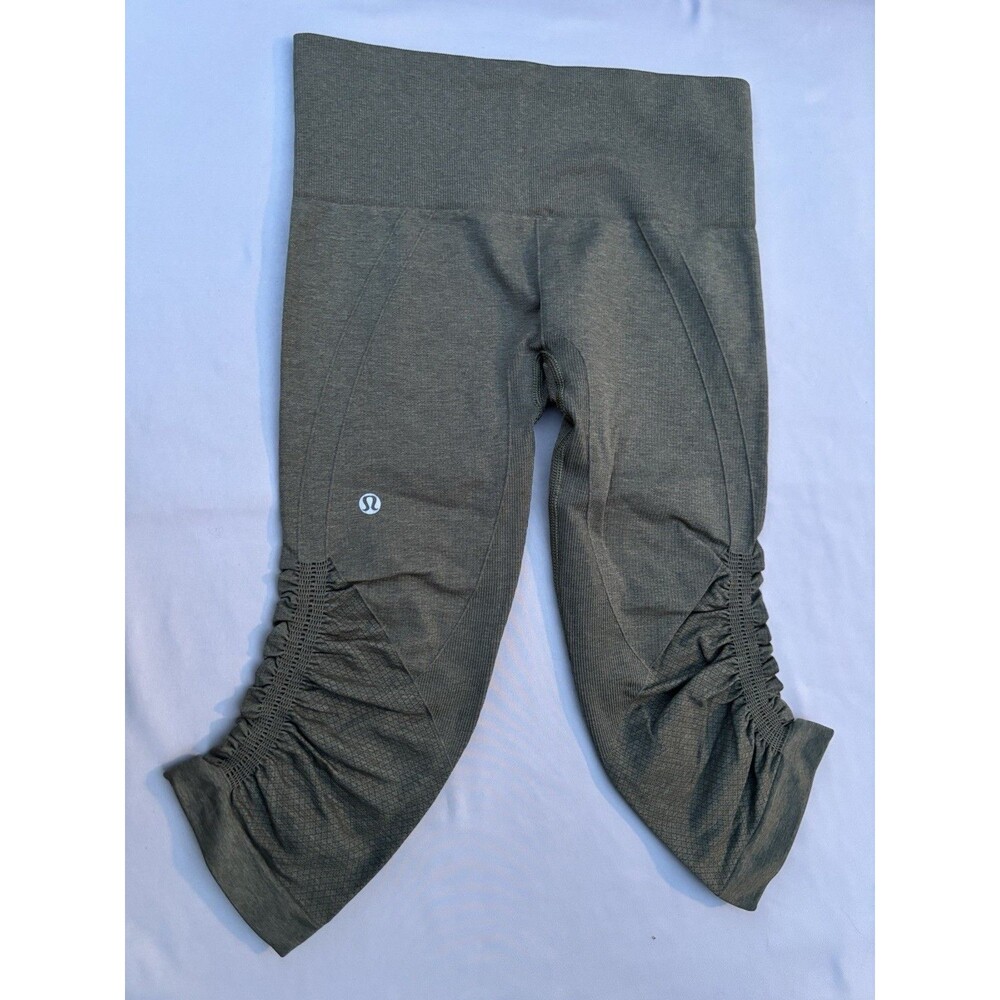 LULULEMON Women’s Green In The Flow Crops - Size 4 US